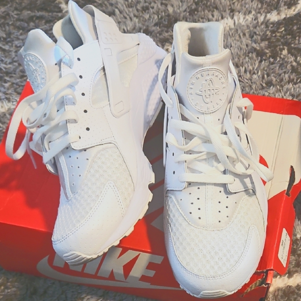 Nike Classic White Athletic Shoes Huarache